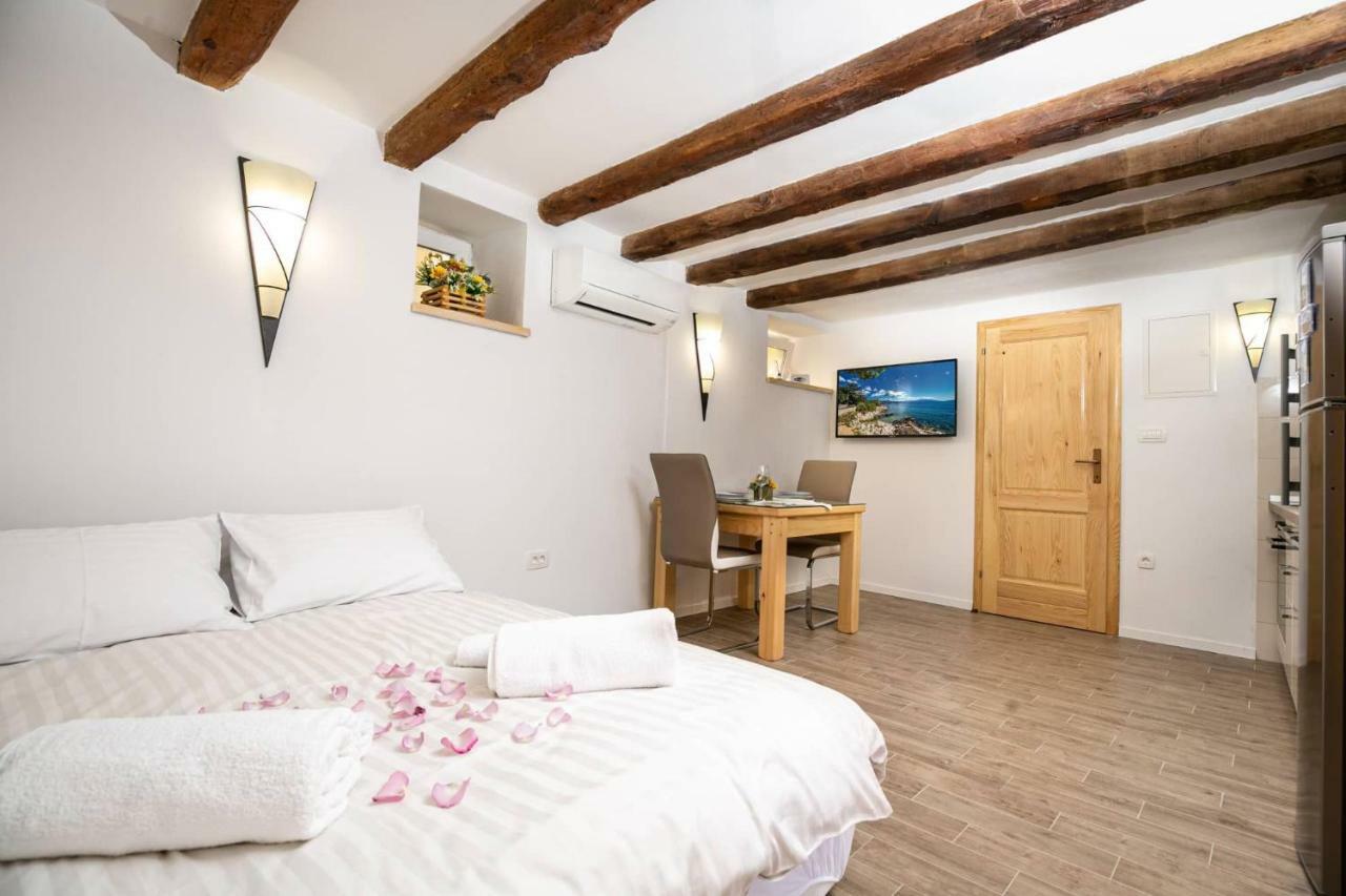 Studio Apartman Old Town Novi Vinodolski Exterior photo